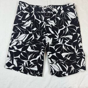 Mario Serrani Italy Tummy Control Black and White Leaf Print Shorts Size 8